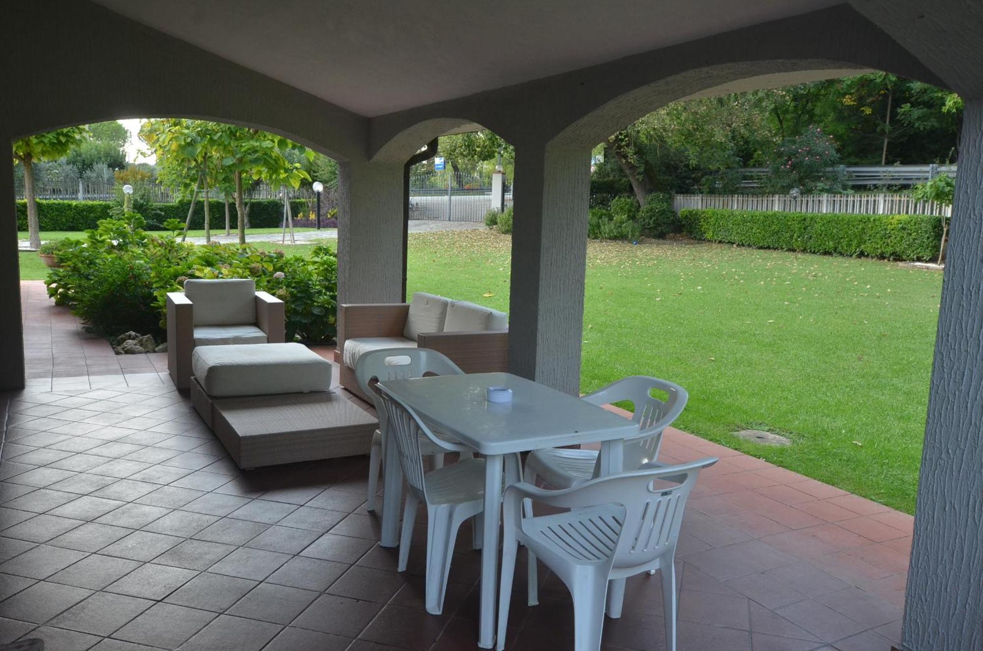 La Coccinella Bed & Breakfast Iesi Exterior photo